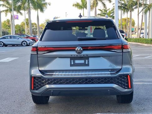 Used 2026 Volkswagen Tiguan SE R-Line image 5