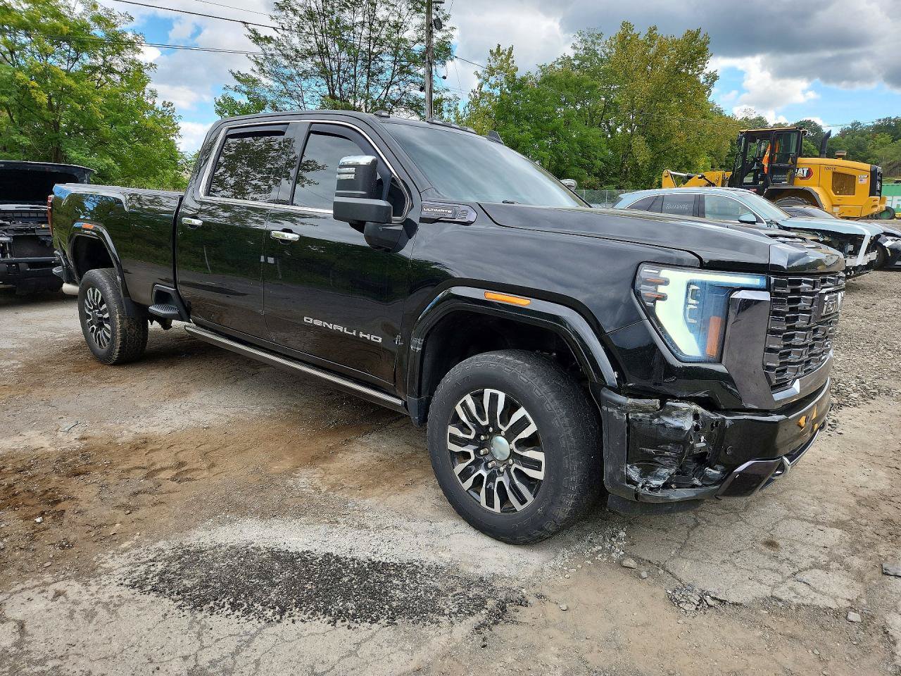 Used 2024 GMC Sierra 3500 Denali Ultimate AWD/4WD image 1