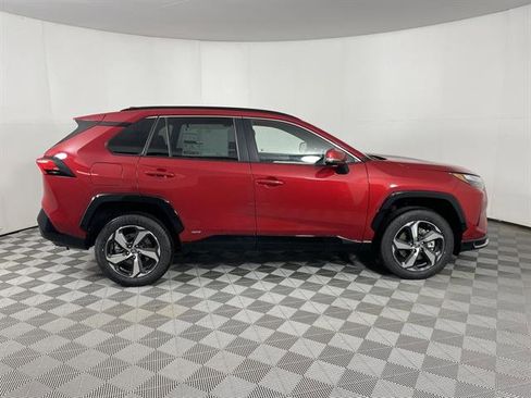 New 2025 Toyota RAV4 SE image 8