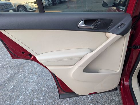 Used 2016 Volkswagen Tiguan S image 25