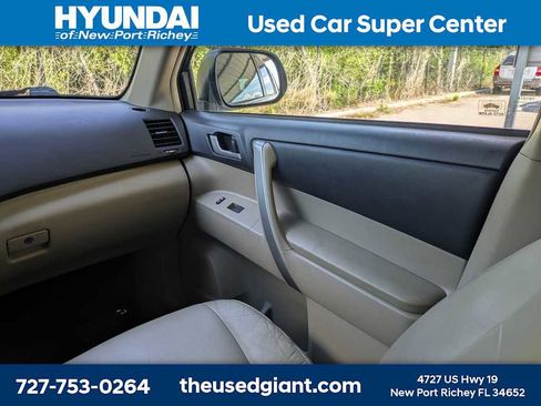 Used 2011 Toyota Highlander SE w/ Tow Pkg FWD image 22