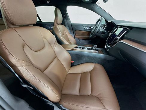 Used 2024 Volvo V60 B5 Cross Country Plus w/ Protection Package Premier image 30