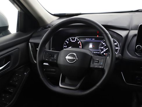 Used 2025 Nissan Rogue SV image 15