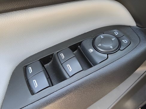 Certified 2023 Chevrolet Equinox LS w/ LS Convenience Package FWD image 29