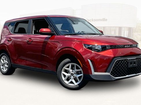 Used 2025 Kia Soul LX w/ LX Technology Package FWD image 3