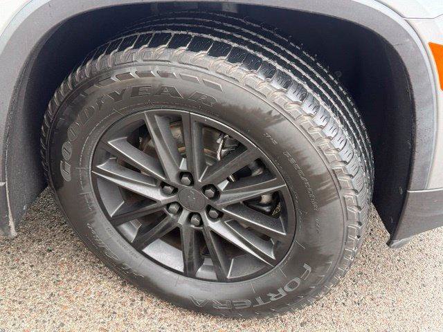 Used 2023 Chevrolet Traverse LT w/ LPO, Cargo Package AWD/4WD image 19