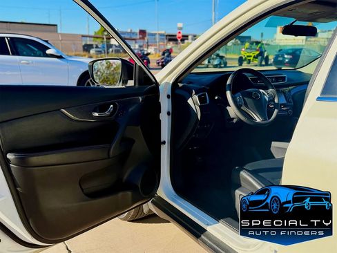 Used 2016 Nissan Rogue SL w/ SL Premium Package FWD image 9