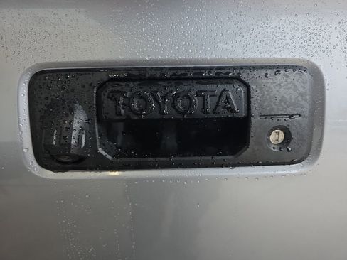 Used 2016 Toyota Tacoma TRD Sport w/ Towing Package image 13