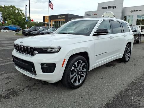 Used 2023 Jeep Grand Cherokee L Overland w/ Advanced Protech Group III AWD/4WD image 9