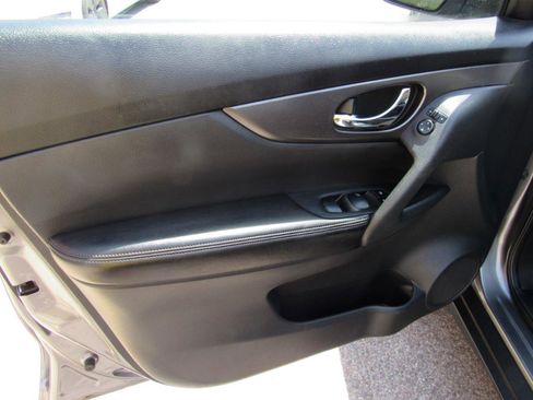 Used 2015 Nissan Rogue S AWD/4WD image 14