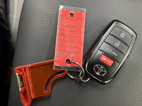 Used 2025 Toyota Camry SE image 28