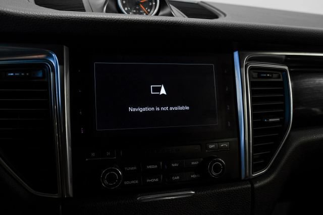 Used 2018 Porsche Macan AWD/4WD image 27