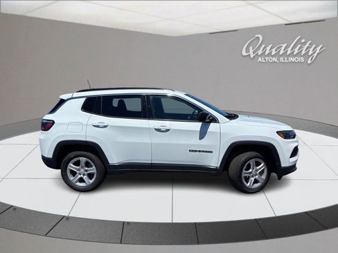 Used 2024 Jeep Compass Latitude w/ Altitude Special Edition AWD/4WD image 3