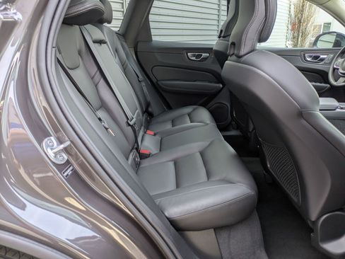 Used 2025 Volvo XC60 B5 Core AWD/4WD image 28