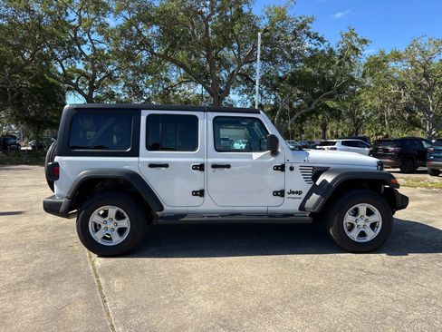 Used 2022 Jeep Wrangler Unlimited Sport AWD/4WD image 2