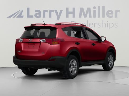 Used 2013 Toyota RAV4 XLE AWD/4WD image 2