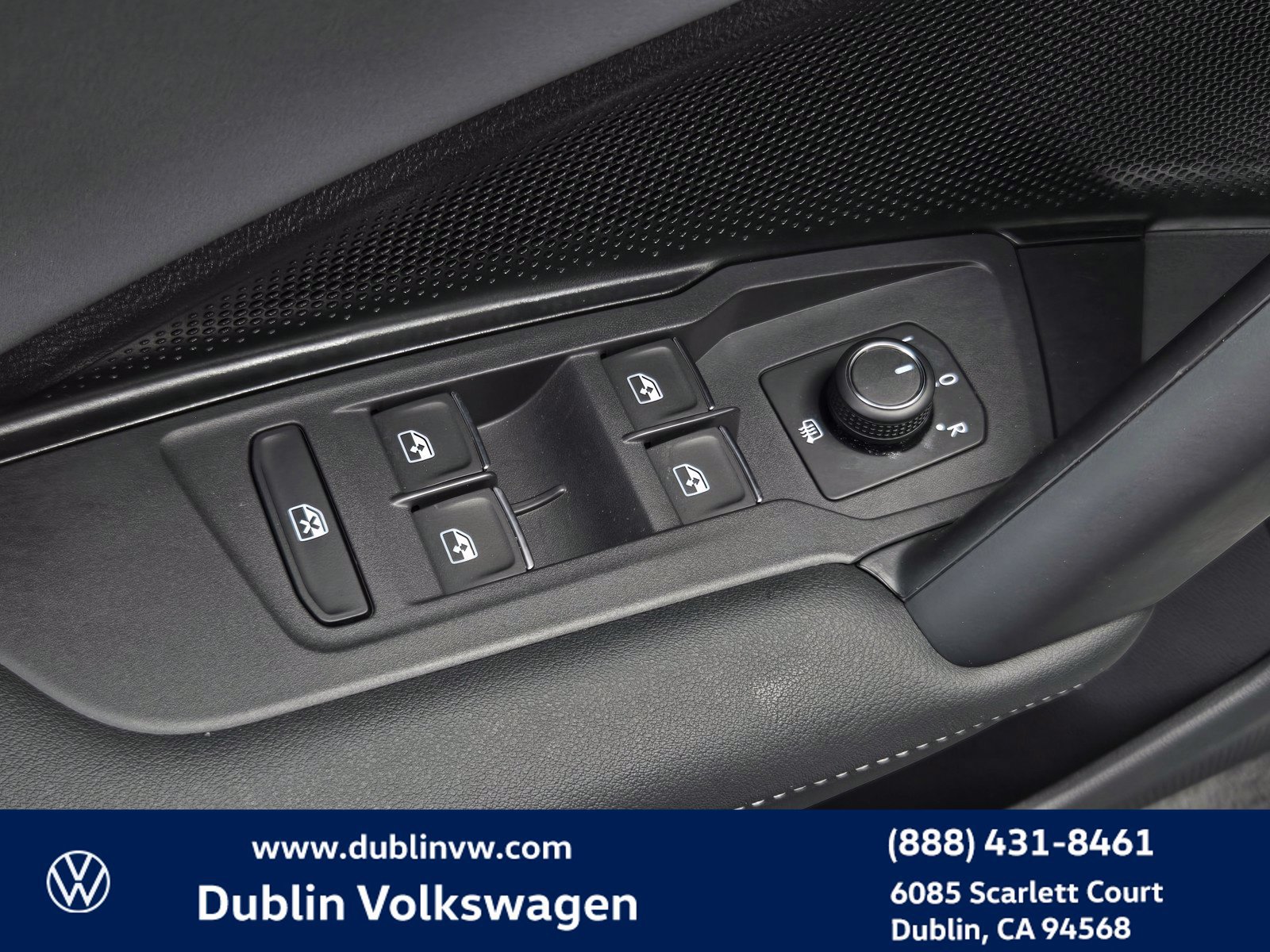 Certified 2026 Volkswagen Tiguan SE AWD/4WD image 11