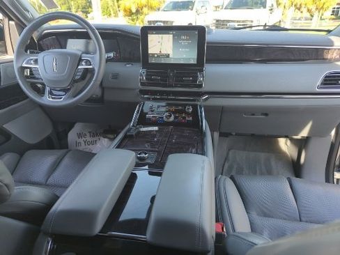 Used 2021 Lincoln Navigator Reserve w/ Luxury Package image 2