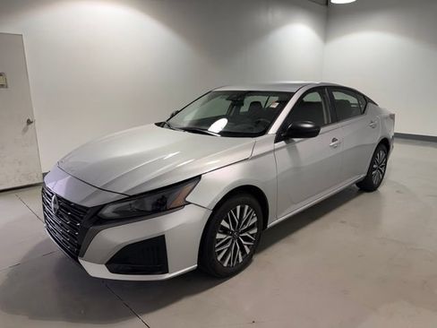 Used 2026 Nissan Altima 2.5 SV AWD/4WD image 3
