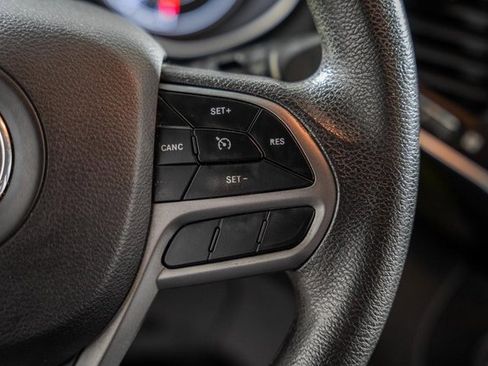 Used 2019 Jeep Cherokee Latitude w/ Popular Appearance Group image 26