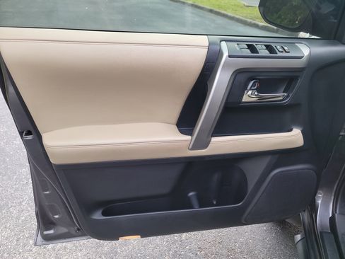 Used 2018 Toyota 4Runner SR5 RWD image 19