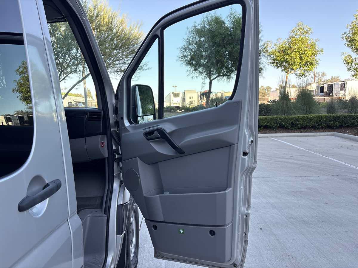 Used 2016 Mercedes-Benz Sprinter 2500 image 12