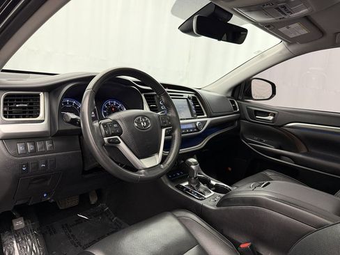 Used 2019 Toyota Highlander Limited image 6