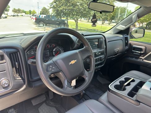 Used 2018 Chevrolet Silverado 1500 W/T w/ WT Convenience Package AWD/4WD image 17