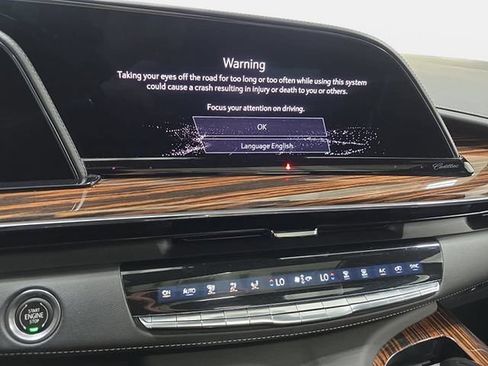 Used 2021 Cadillac Escalade Premium Luxury AWD/4WD image 16