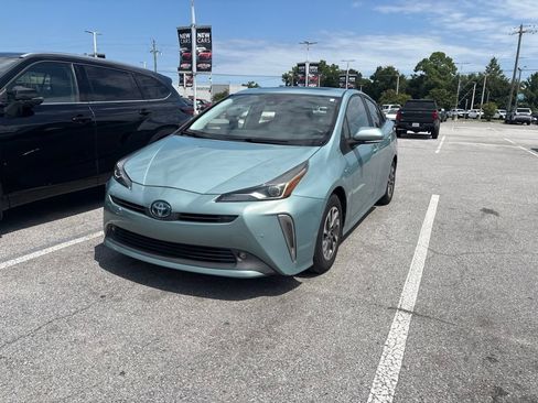 Used 2022 Toyota Prius Limited w/ Premium Convenience Package FWD image 3