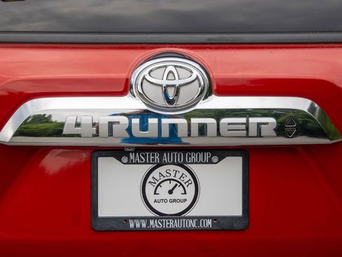 Used 2016 Toyota 4Runner Limited AWD/4WD image 17