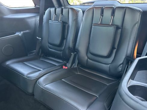 Used 2016 Ford Explorer XLT w/ Equipment Group 202A FWD image 15