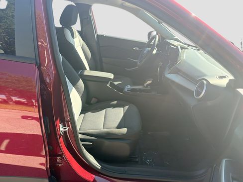 Used 2024 Chevrolet Trax LS w/ LS Convenience Package FWD image 31
