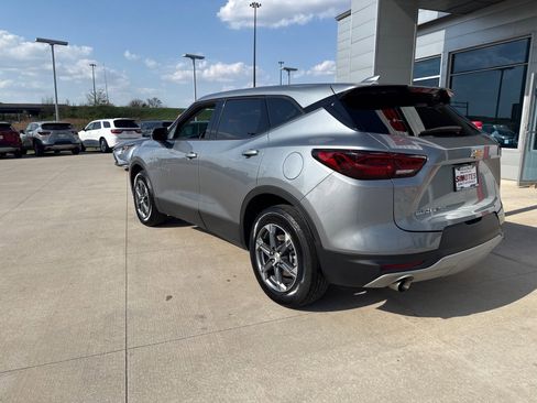 Used 2025 Chevrolet Blazer LT AWD/4WD image 2