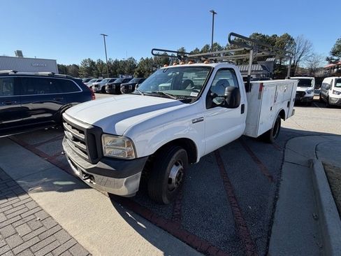 Used 2007 Ford F350 XL image 2