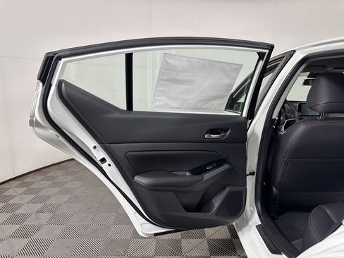 New 2025 Nissan Altima 2.5 SR image 32