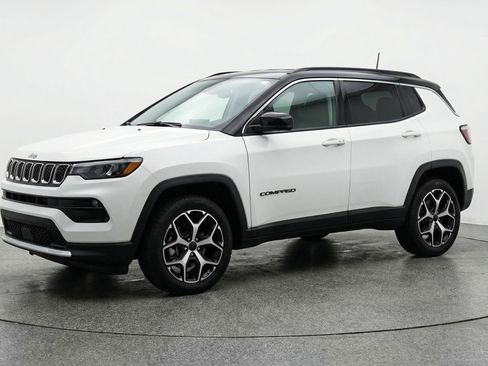 Used 2025 Jeep Compass Limited image 3