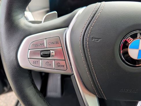 Used 2025 BMW X7 xDrive40i w/ Premium Package image 19