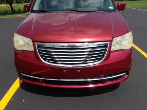 Used 2011 Chrysler Town & Country Touring FWD image 29