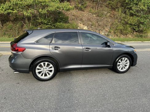 Used 2015 Toyota Venza XLE image 9