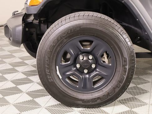 Used 2024 Jeep Gladiator Sport image 16