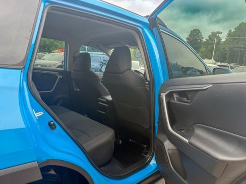 Used 2019 Toyota RAV4 LE AWD/4WD image 16