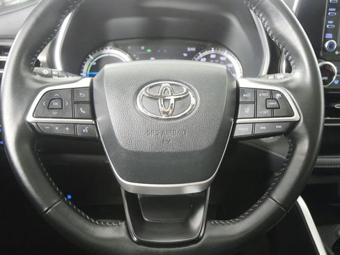 Used 2022 Toyota Highlander XLE image 25