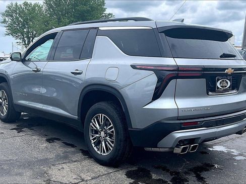Used 2024 Chevrolet Traverse LT AWD/4WD image 5