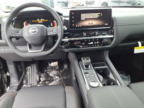New 2026 Nissan Pathfinder SL image 9