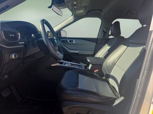 Used 2022 Ford Explorer XLT w/ Equipment Group 202A image 22