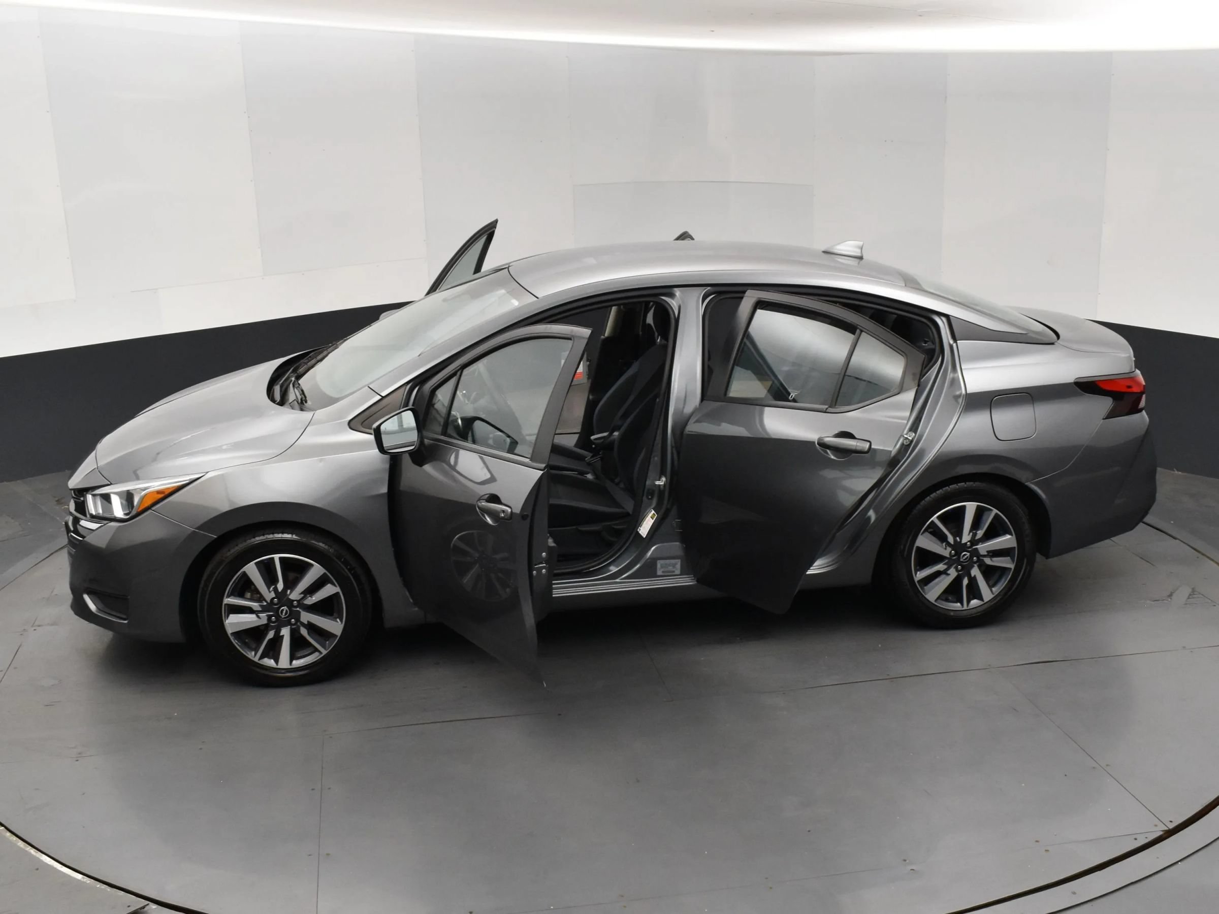 Used 2023 Nissan Versa SV FWD image 7