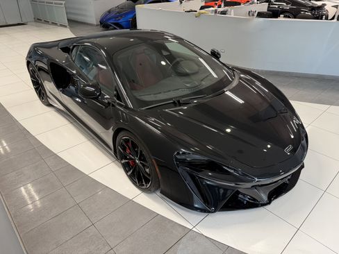 Used 2023 McLaren Artura RWD image 6