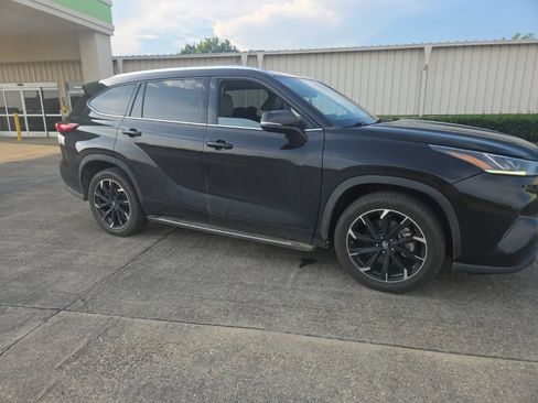 Used 2021 Toyota Highlander Limited FWD image 10