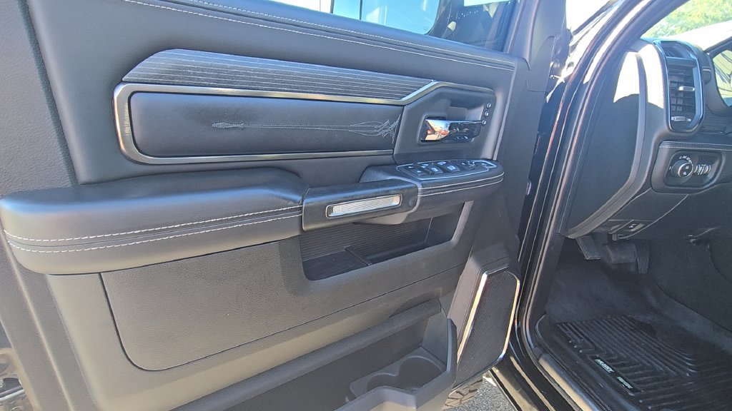 Used 2022 RAM 2500 Limited w/ Night Edition AWD/4WD image 9